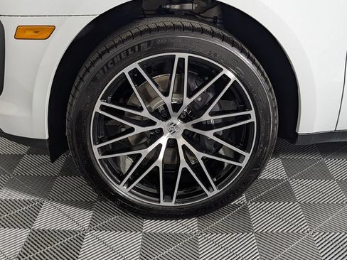 New 2026 Porsche Macan AWD/4WD image 11