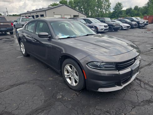 Used 2020 Dodge Charger SXT RWD image 3