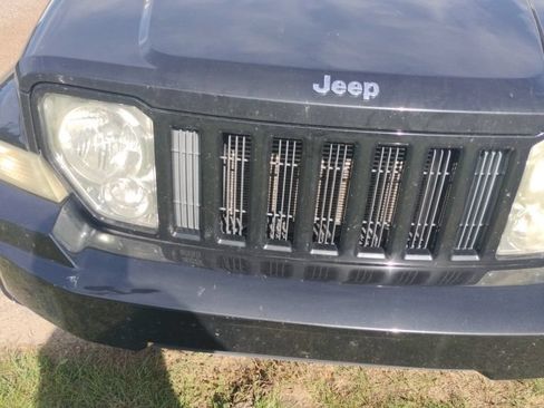 Used 2012 Jeep Liberty Sport w/ Popular Equipment Group AWD/4WD image 2