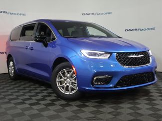 New 2026 Chrysler Pacifica Select video 2