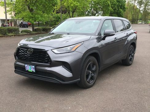 Used 2023 Toyota Highlander L FWD image 1