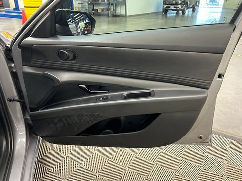 Used 2025 Hyundai Elantra Sport FWD image 19