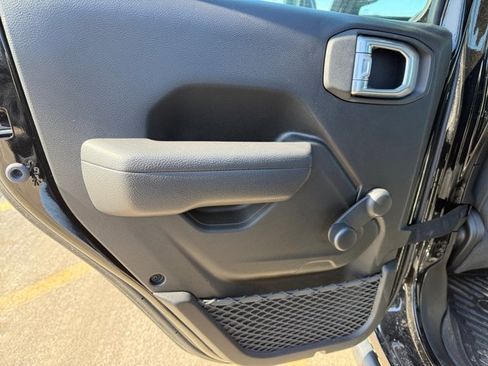 Used 2023 Jeep Gladiator Sport image 19