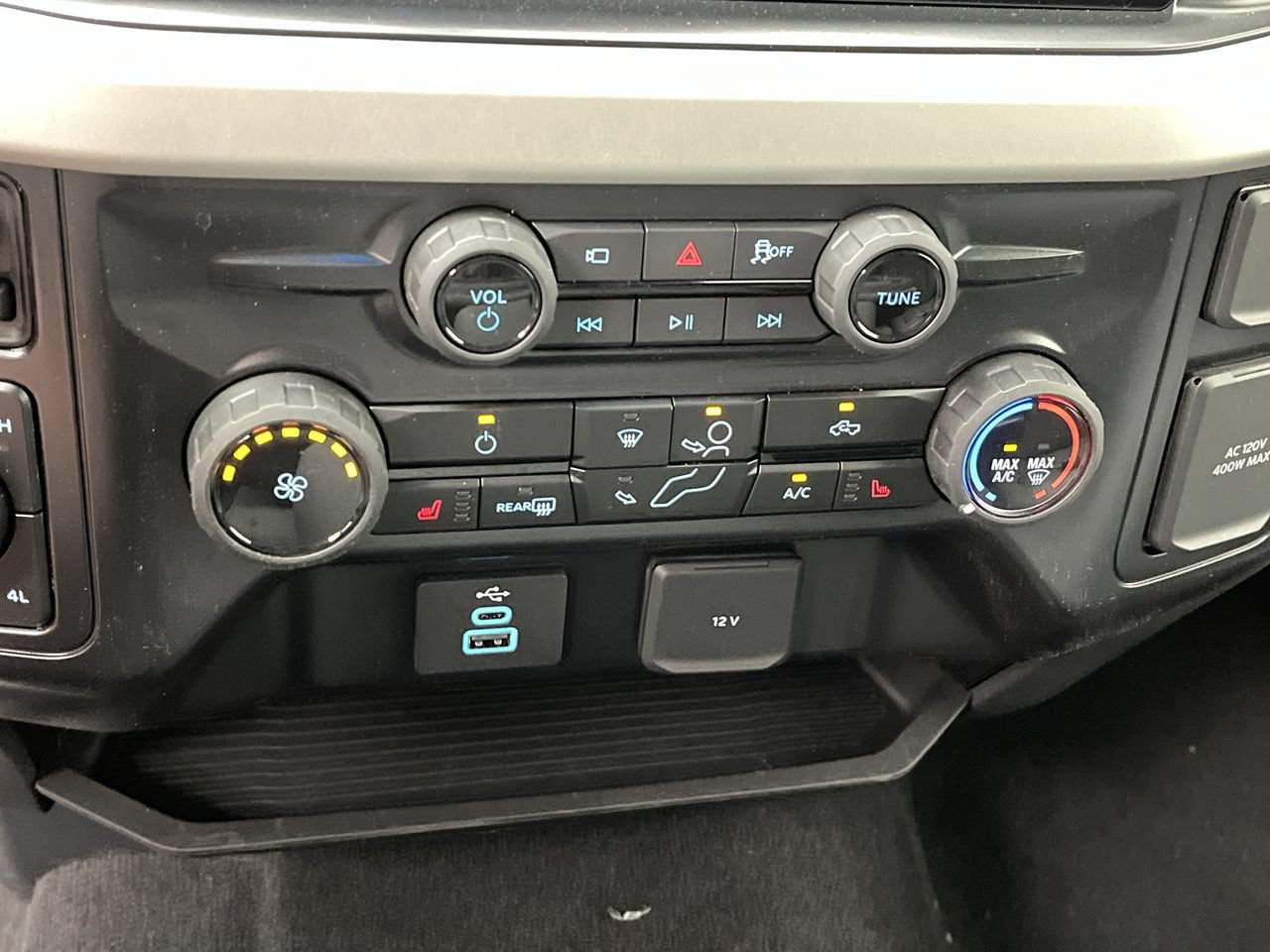 New 2026 Ford F250 XLT w/ XLT Premium Package AWD/4WD image 22