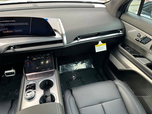 New 2026 Cadillac Vistiq Sport image 19