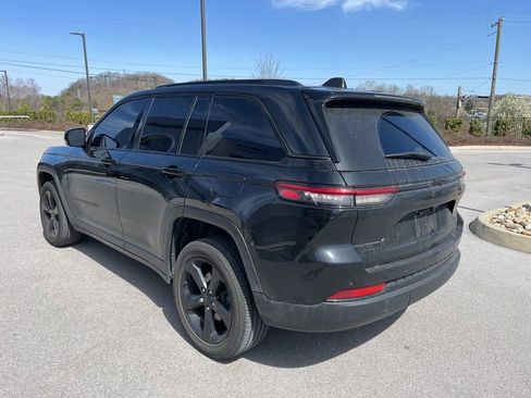 Used 2023 Jeep Grand Cherokee Altitude image 2