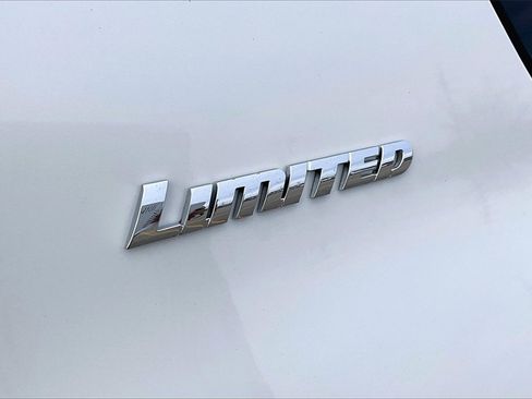 Used 2016 Toyota 4Runner Limited image 8