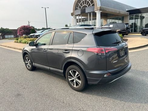 Used 2018 Toyota RAV4 XLE AWD/4WD image 5