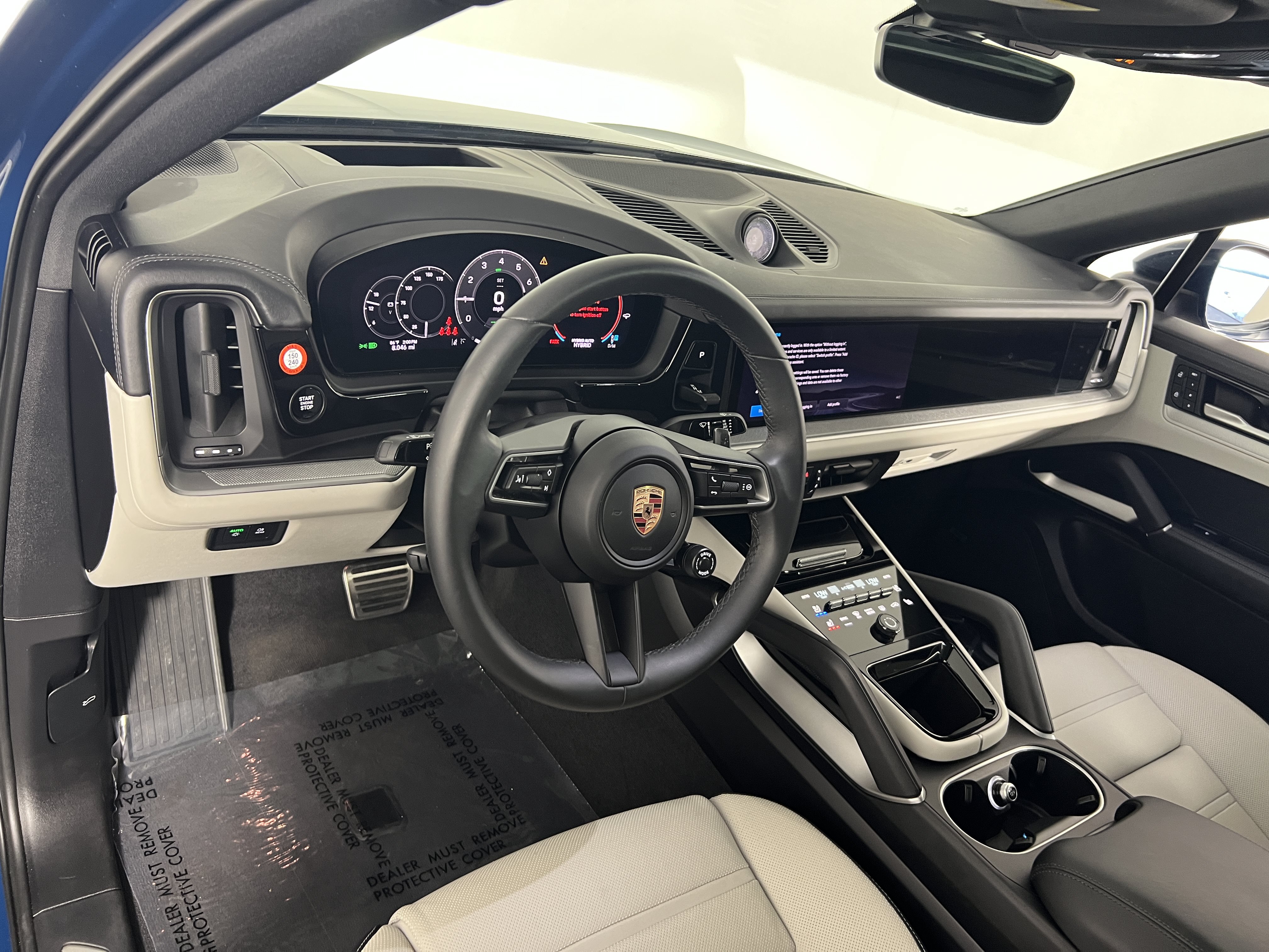 Used 2026 Porsche Cayenne E-Hybrid Coupe AWD/4WD image 4