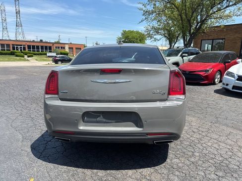 Used 2018 Chrysler 300 S w/ 300S Premium Group AWD/4WD image 5