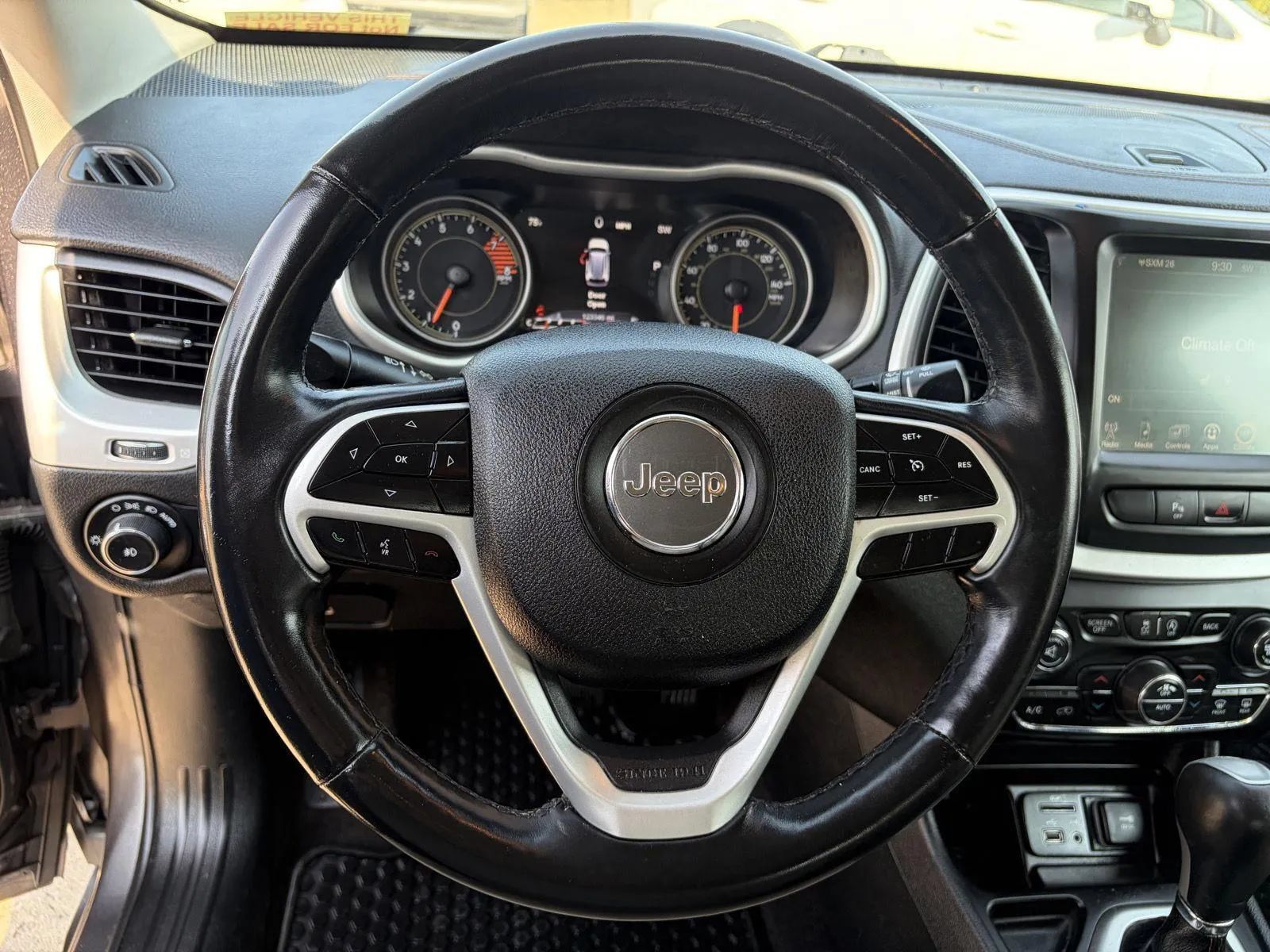 Used 2018 Jeep Cherokee Limited FWD image 12