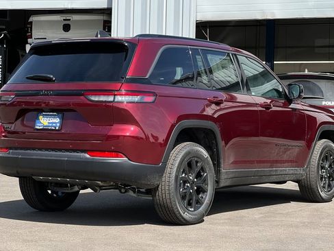 New 2026 Jeep Grand Cherokee Altitude image 4