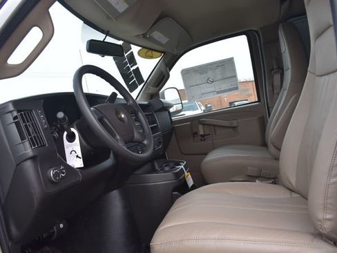 New 2025 Chevrolet Express 2500 Extended image 21
