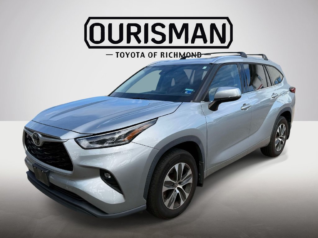 Used 2021 Toyota Highlander XLE AWD/4WD image 3