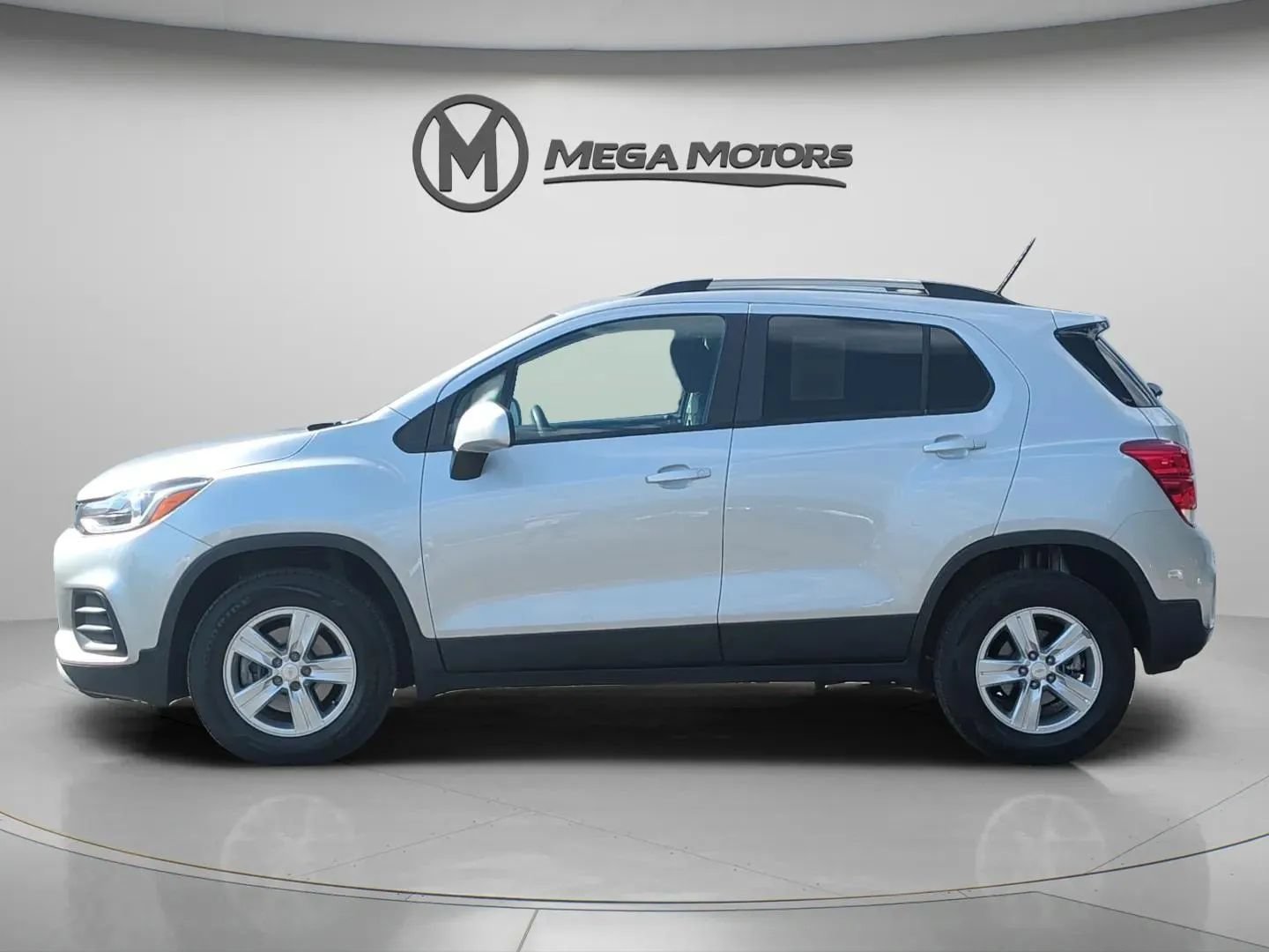 Used 2021 Chevrolet Trax LT AWD/4WD image 3