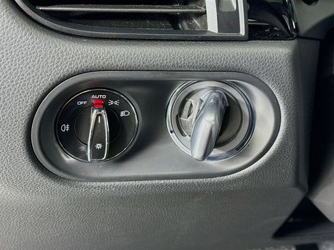 Certified 2025 Porsche Macan image 15