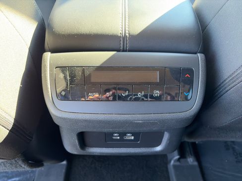 Used 2024 Nissan Pathfinder SV image 10