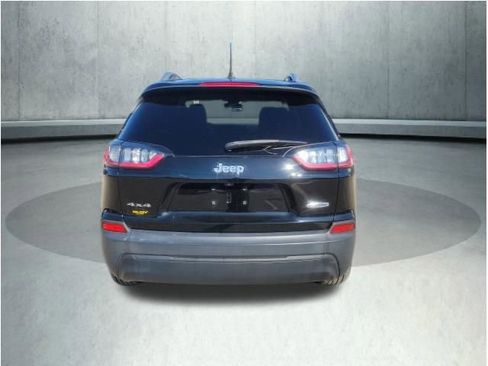 Used 2019 Jeep Cherokee Latitude Plus w/ Cold Weather Group AWD/4WD image 5