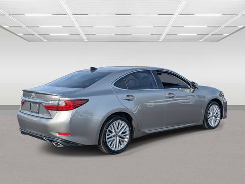 Used 2016 Lexus ES 350 w/ Luxury Package w/Wood Trim image 7