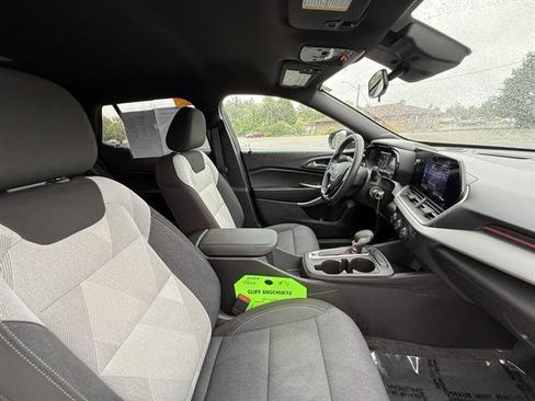 Used 2024 Chevrolet Trax RS w/ Driver Confidence Package image 11