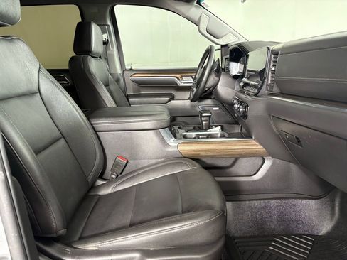 Used 2024 Chevrolet Silverado 1500 LT Trail Boss w/ Convenience Package II AWD/4WD image 17