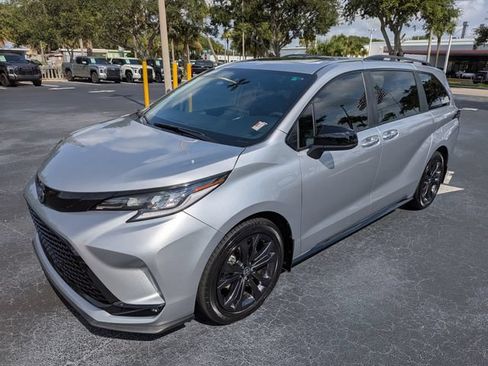 Used 2025 Toyota Sienna XSE FWD image 7