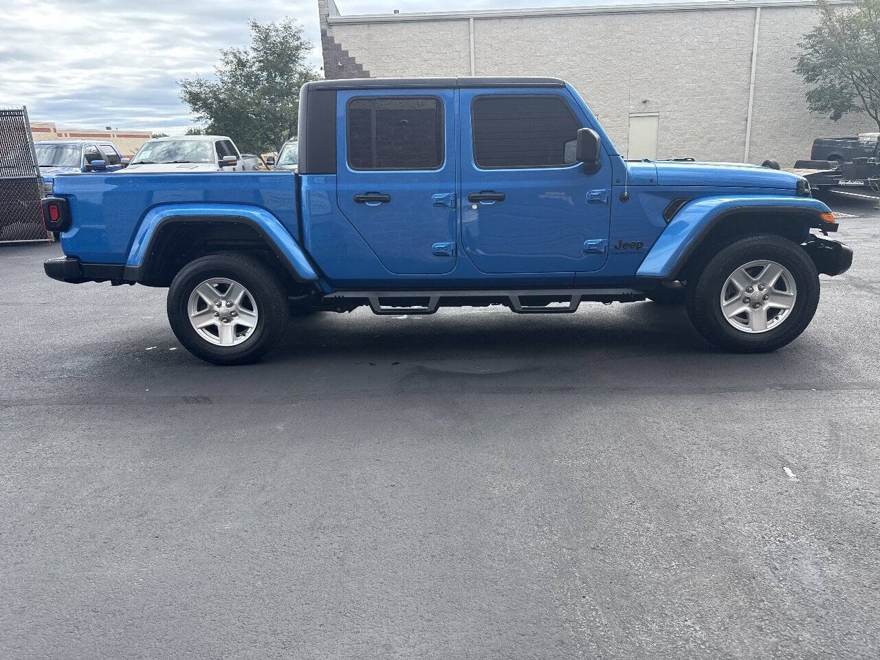 Used 2022 Jeep Gladiator Sport AWD/4WD image 9