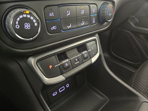 Used 2024 GMC Terrain SLE image 21