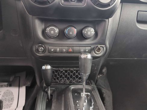 Used 2017 Jeep Wrangler Unlimited Sahara image 15