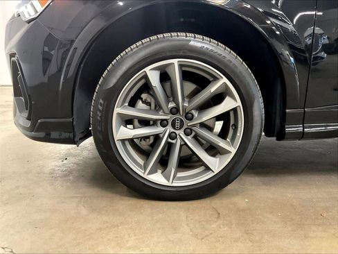 Used 2023 Audi Q3 2.0T Premium w/ Black Optic Sport Package AWD/4WD image 11