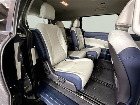 New 2026 Kia Carnival EX image 11