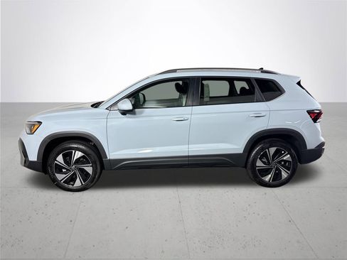 New 2025 Volkswagen Taos SE image 9