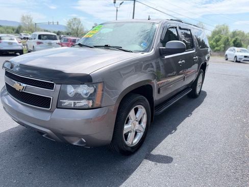 Used 2013 Chevrolet Suburban LT image 4