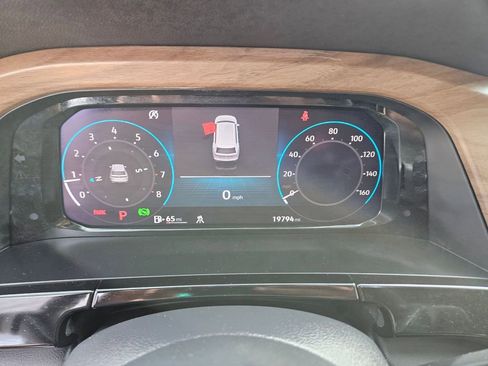 Used 2025 Volkswagen Atlas SE image 19