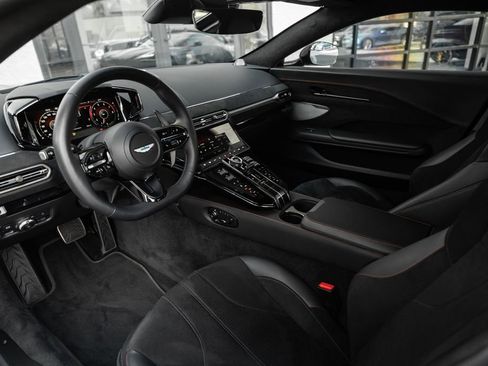 Used 2025 Aston Martin V8 Vantage Coupe image 40