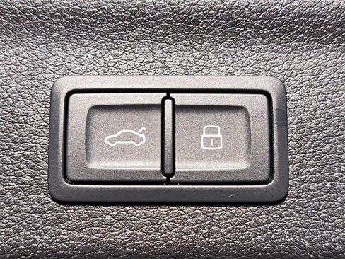 Certified 2025 Audi Q3 2.0T Premium w/ Convenience Package image 13