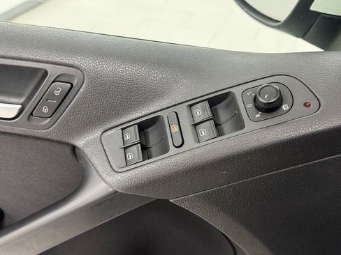 Used 2017 Volkswagen Tiguan S image 23