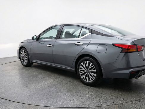 Used 2025 Nissan Altima 2.5 SV FWD image 6