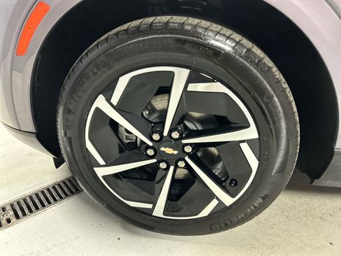 Used 2025 Chevrolet Equinox EV LT w/ Convenience Package image 9