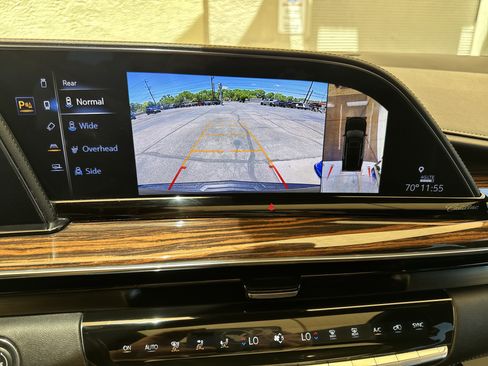 Used 2023 Cadillac Escalade Premium Luxury AWD/4WD image 36
