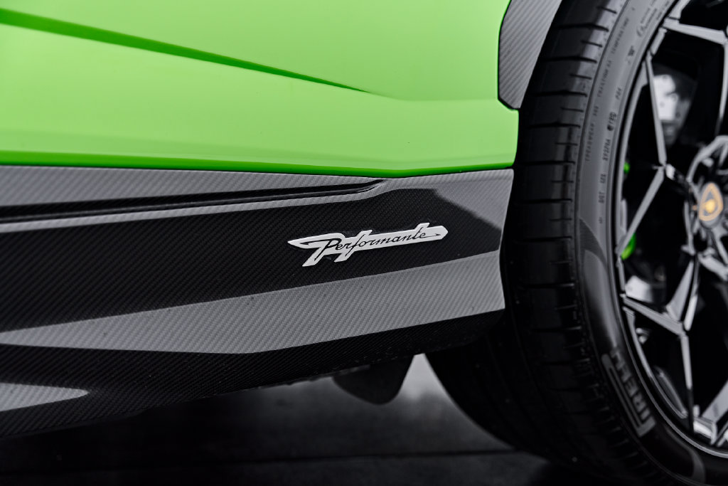 Used 2023 Lamborghini Urus Performante AWD/4WD image 25