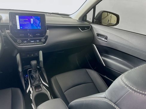 Certified 2025 Toyota Corolla Cross XLE FWD image 24