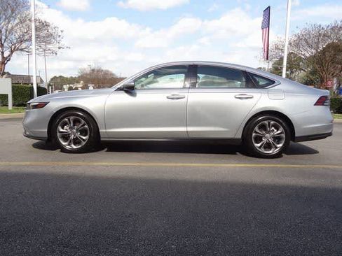 Used 2024 Honda Accord EX image 2