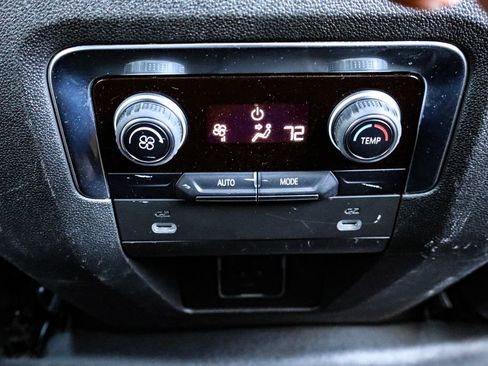 Used 2022 Chevrolet Suburban LT image 35