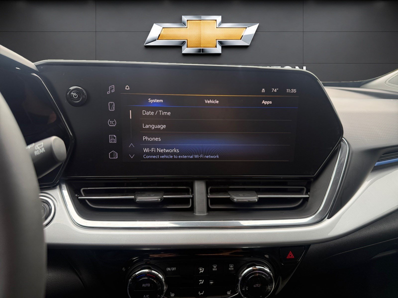 New 2026 Chevrolet Trax LT w/ LT Convenience Package FWD image 27