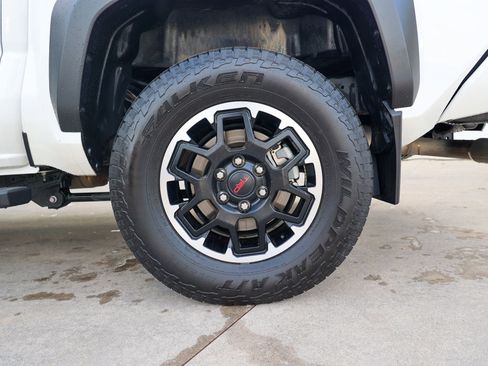 Used 2024 Toyota Tacoma TRD Off-Road image 14