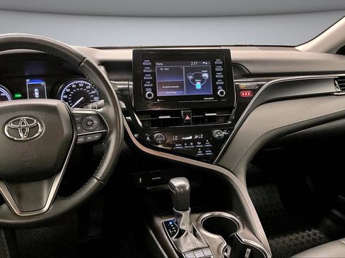 Used 2022 Toyota Camry SE w/ Convenience Package FWD image 9