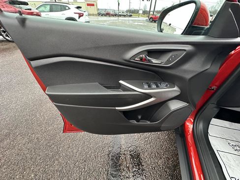 Used 2024 Chevrolet Trax LS w/ LS Convenience Package image 11