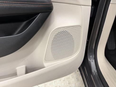 Used 2018 Chrysler Pacifica Touring-L FWD image 27