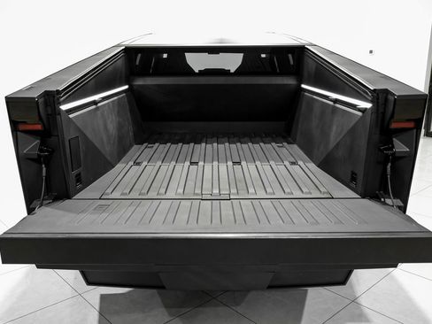 Used 2024 Tesla Cybertruck AWD Crew Cab image 56